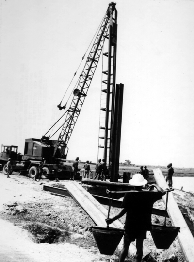 PICTURE - VIETNAMESE ENGINEERS drive piles for a ,bridge span near Qua Giang with new American equipment.