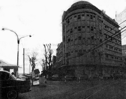 AMERICAN EMBASSY ANNEX BUILDING ON HAM-NGHI BOULEVARD IN DOWNTOWN SAIGON