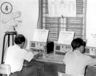 Photo: COMBINED INTELLIGENCE STAFF COMMUNICATIONS SECTION, which maintained radio contact with all Saigon police precincts and districts of the area of operations. 