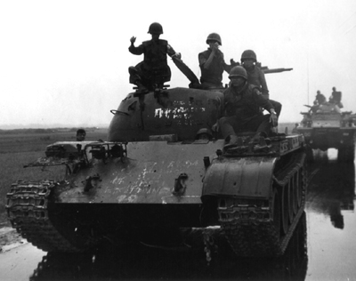PICTURE - NORTH VIETNAMESE T59 TANK captured by South Vietnamese 20th Tank Regiment south of Dong Ha.