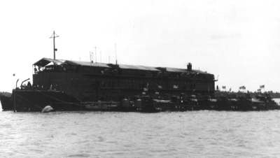 PICTURE - Non Self Propelled Barracks Ship