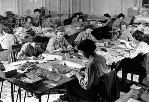 WAACS OF THE 149TH POST HEADQUARTERS COMPANY readdressing mail, North Africa, 1943