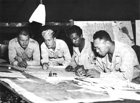 Photo: 24TH INFANTRYMEN PLOTTING DEFENSIVE POSITIONS, BOUGAINVILLE,