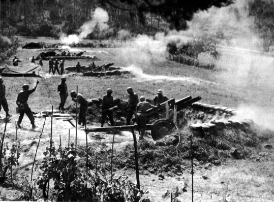 Photo: 105's OF 598TH FIELD ARTILLERY BATTALION FIRING ACROSS THE ARNO,