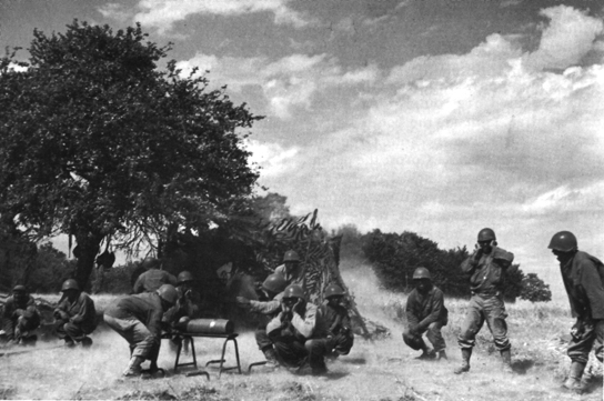 Photo: ARTILLERYMEN, FIRING 8-INCH HOWITZER,