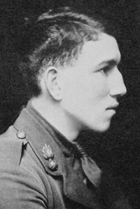 Photograph of Robert Graves in uniform