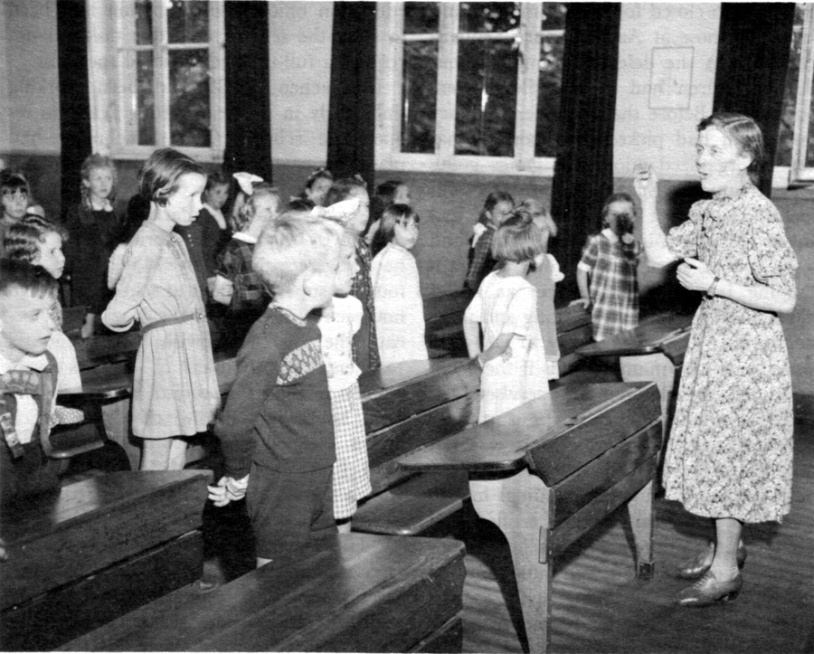 SCHOOL OPENS IN AACHEN
